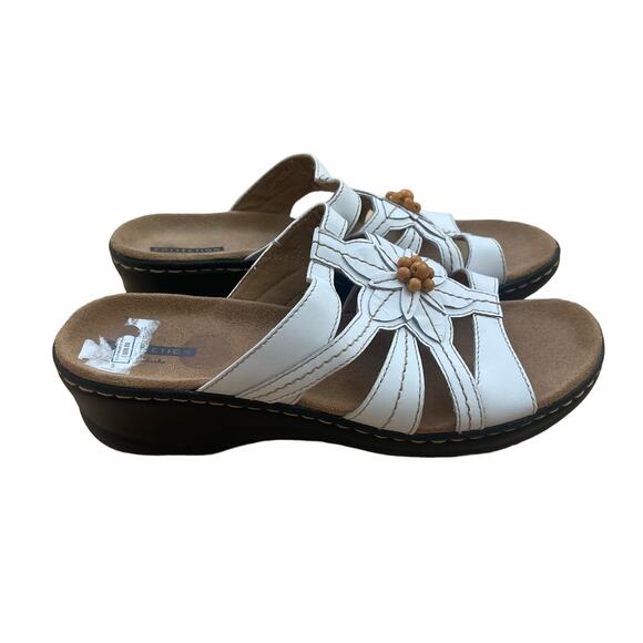 Clarks Lexi Myrtle White Leather Wedge Sandals Flower Size 10 - Picture 9 of 9